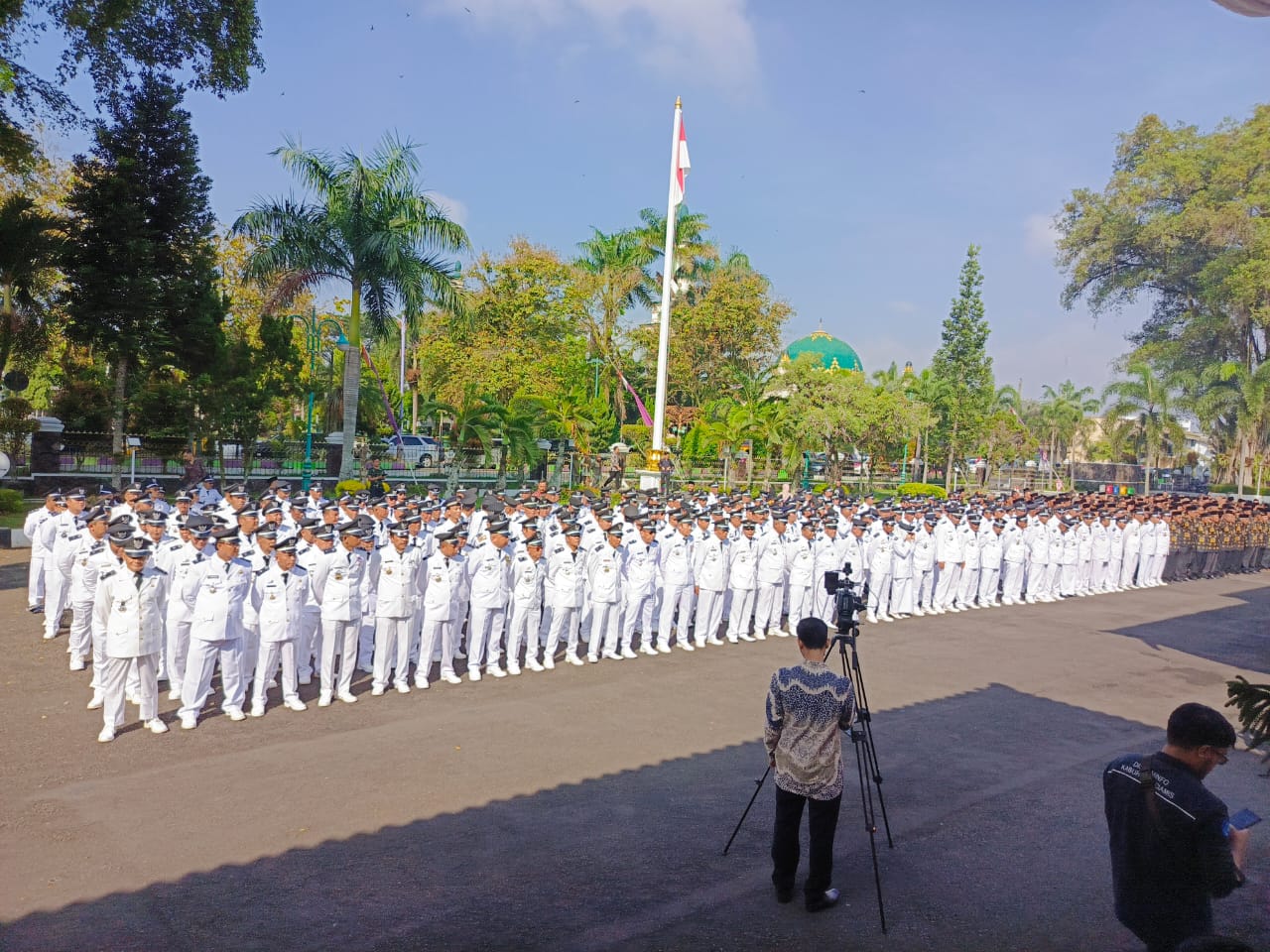 Penyerahan SK Bupati Ciamis Tentang Penambahan Masa Jabatan Kepala Desa dan BPD