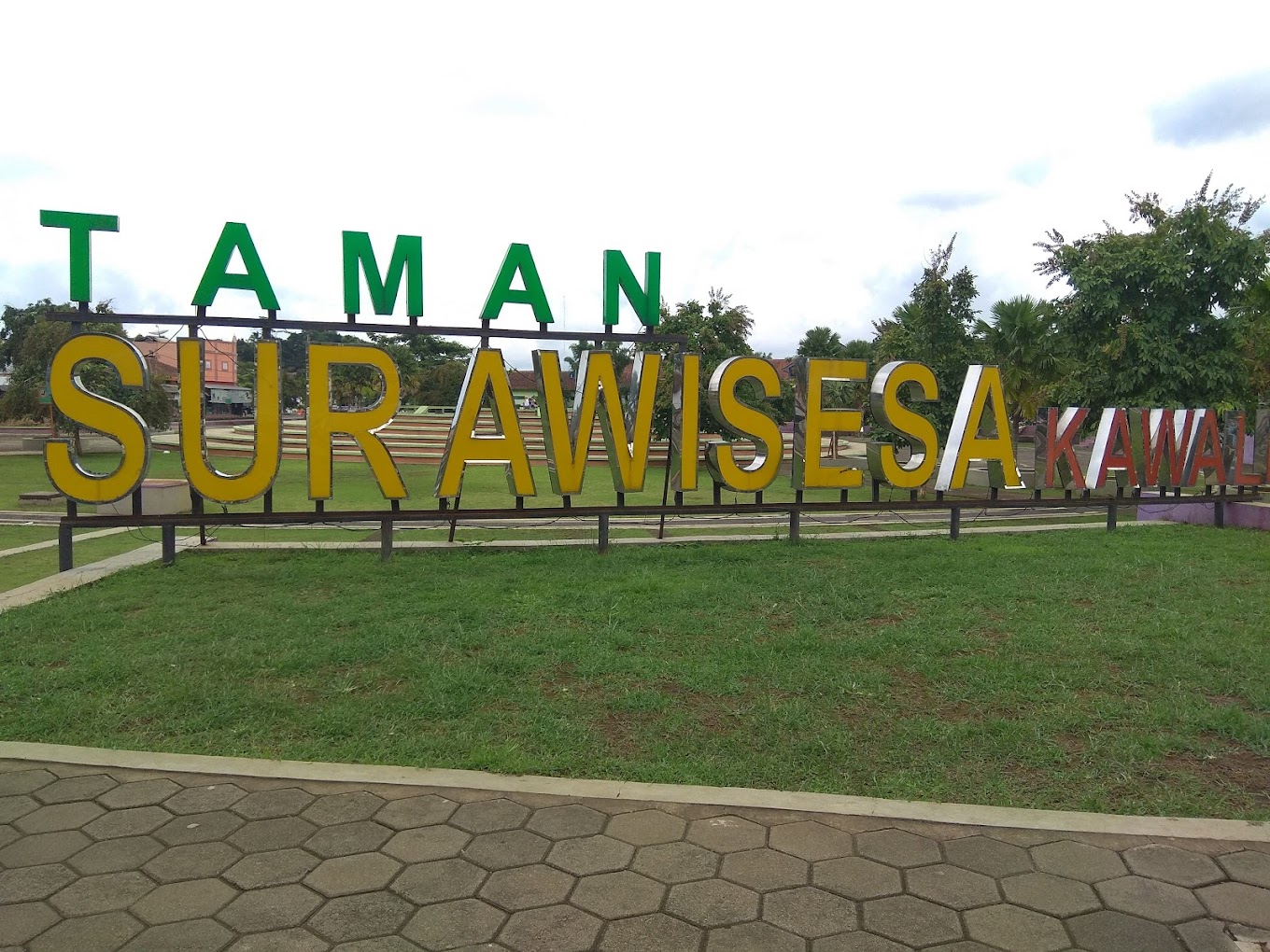 Taman Surawisesa